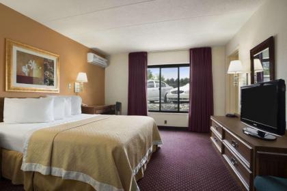 Days Inn by Wyndham New Stanton PA - image 9