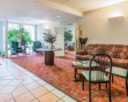 Econo Lodge Stewart International Airport - image 13