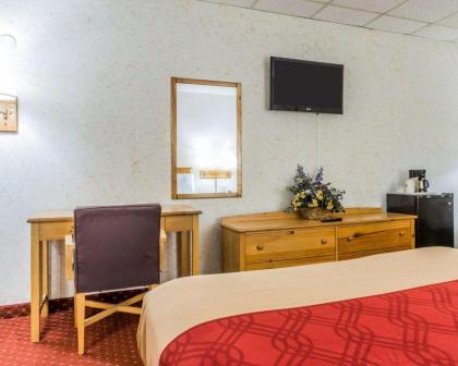 Econo Lodge Stewart International Airport - image 9