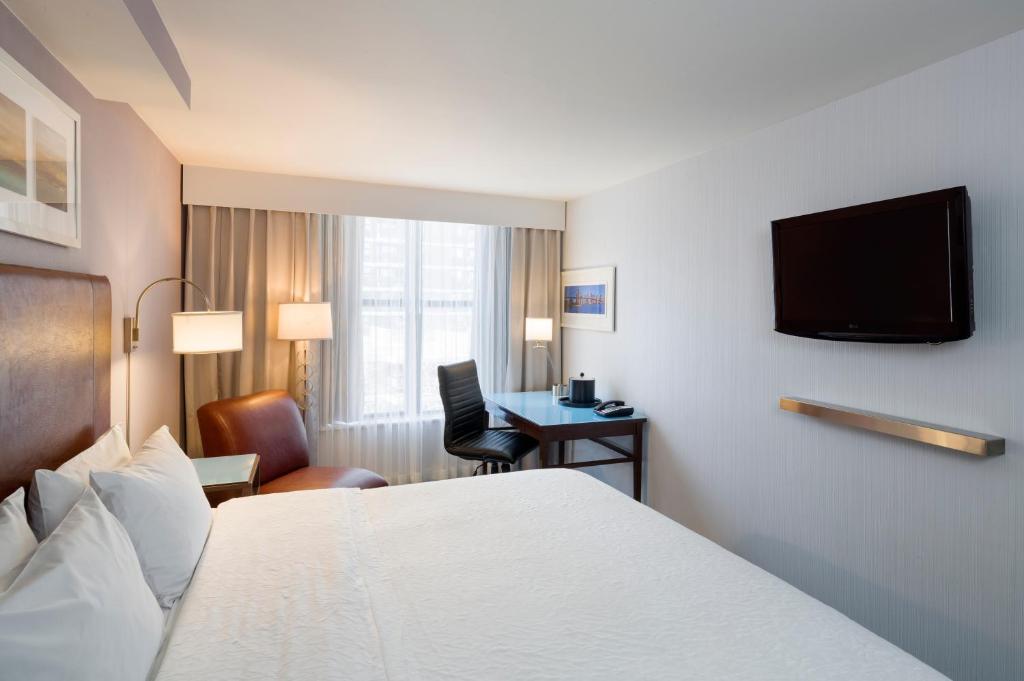 Hampton Inn Seaport Financial District - image 4