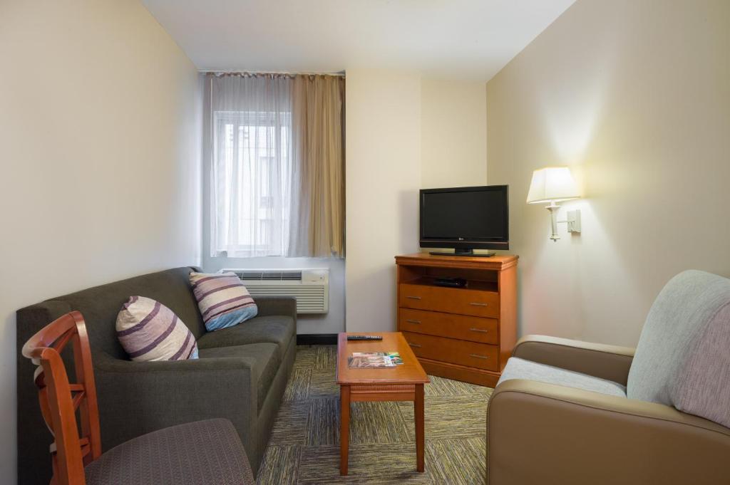 Candlewood Suites NYC -Times Square an IHG Hotel - image 4