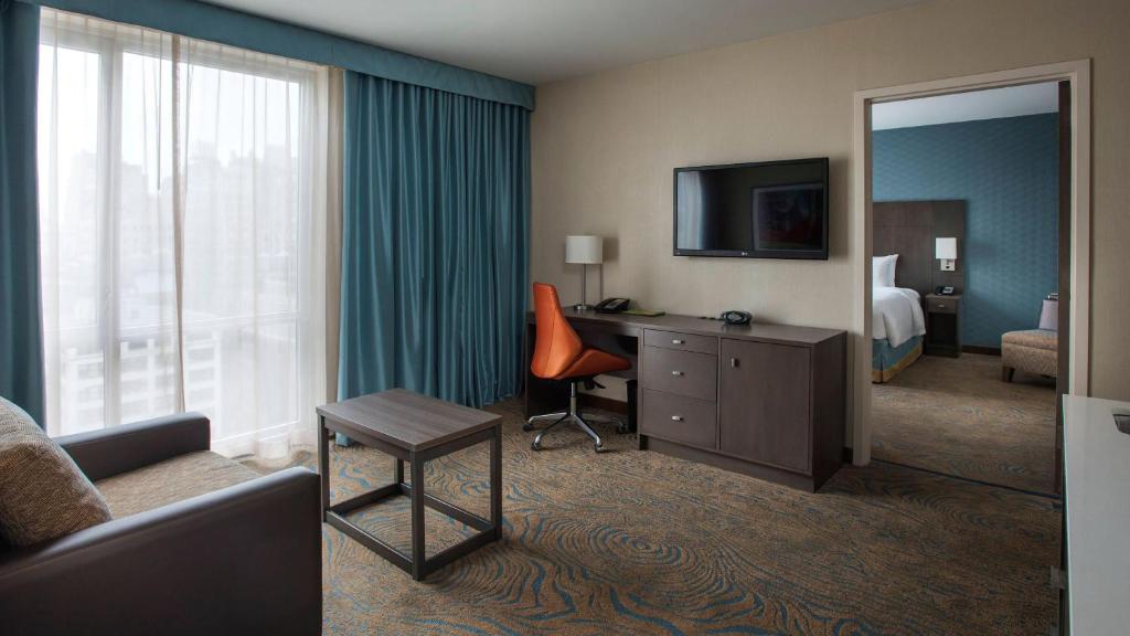 Courtyard by Marriott New York Manhattan/Chelsea - image 2