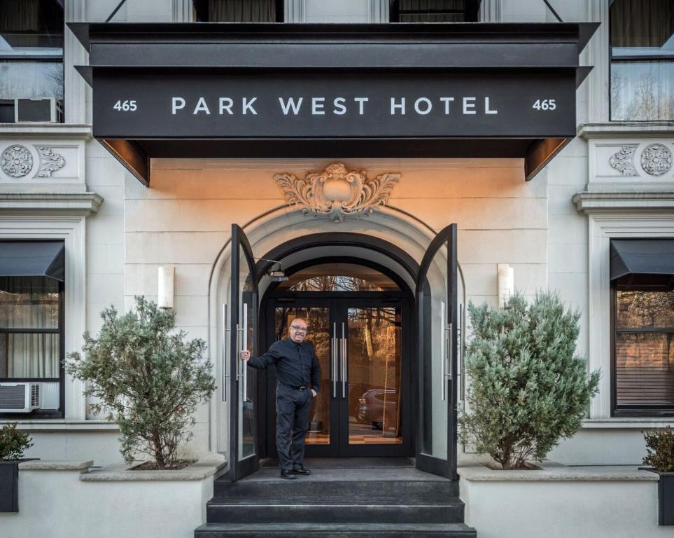 Park West Hotel - main image