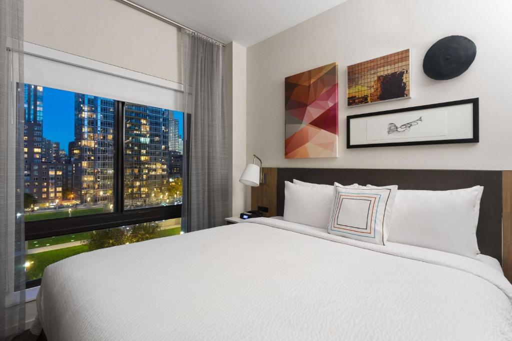 Fairfield Inn & Suites by Marriott New York Manhattan/Central Park - image 5