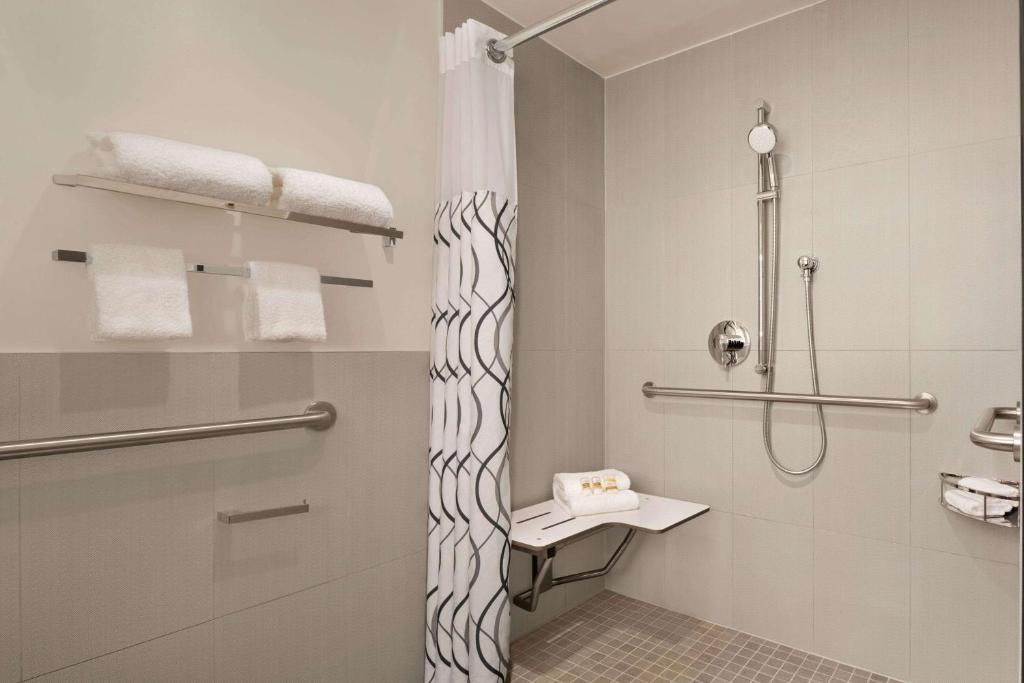 La Quinta by Wyndham Time Square South - image 3