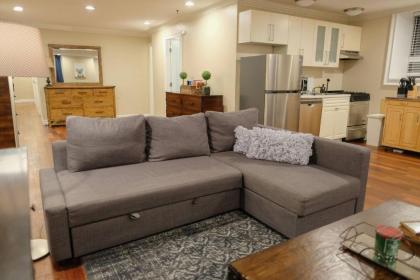 Spacious 4br2ba Apt Wprivate Outdoor Space Uws - image 14