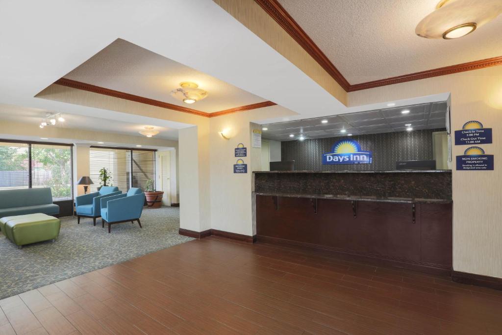 Days Inn by Wyndham Newark Wilmington - image 3