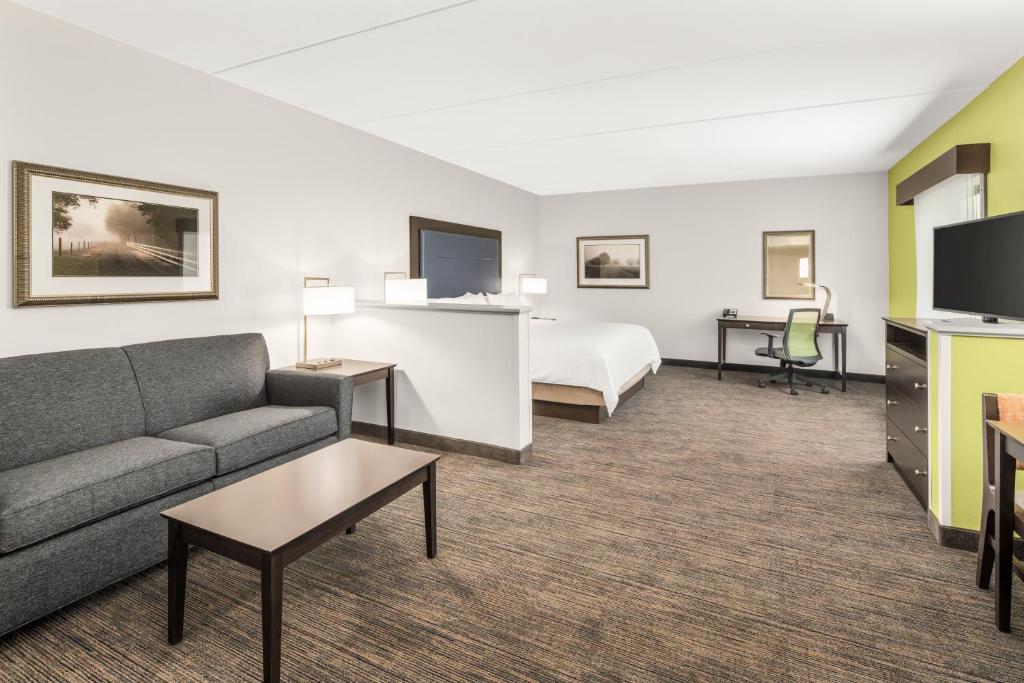 Holiday Inn Express & Suites Wilmington-Newark an IHG Hotel - image 5