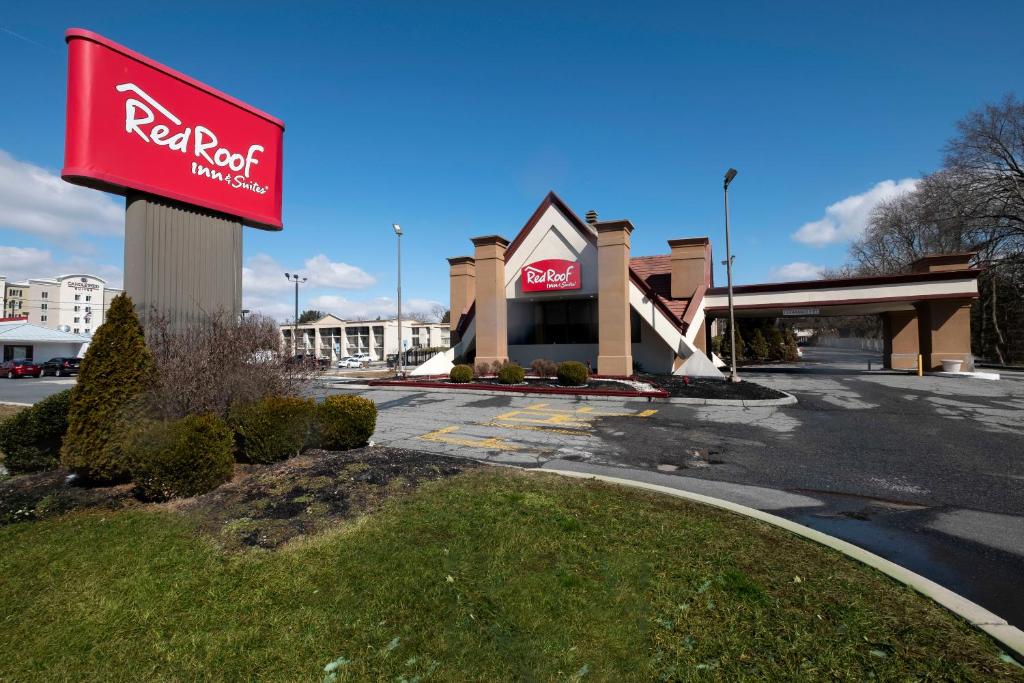 Red Roof Inn and Suites Newark - University - main image