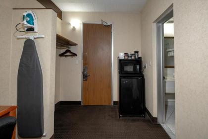 Red Roof Inn and Suites Newark - University - image 10