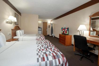 Red Roof Inn and Suites Newark - University - image 2