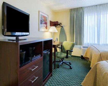 Quality Inn Newark - image 6