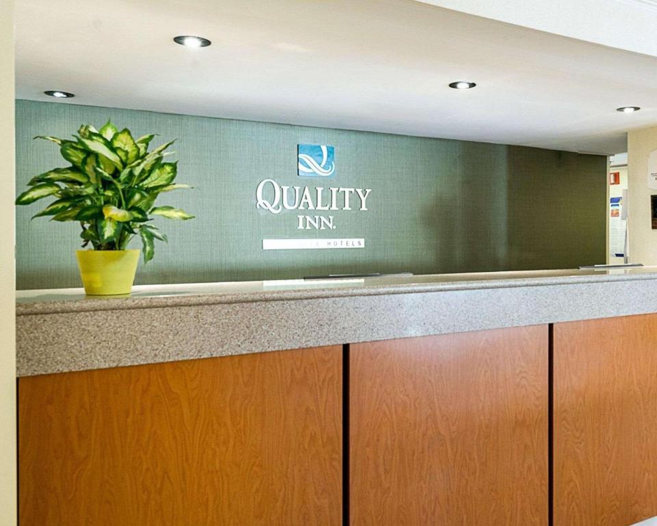 Quality Inn Newark - image 7