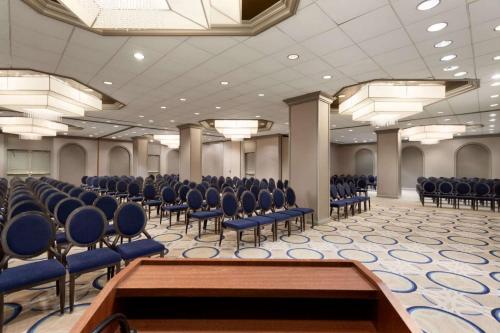 DoubleTree by Hilton Newark Penn Station NJ - image 4