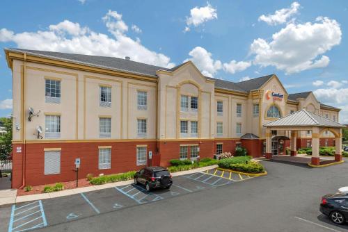 Comfort Suites Newark - Harrison - image 4