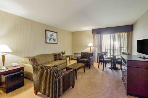 Wyndham Garden Hotel Newark Airport - image 5