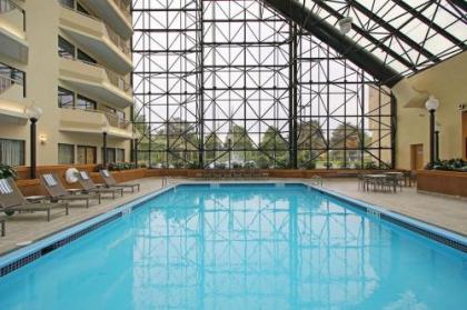 DoubleTree by Hilton Hotel Newark Airport - image 1