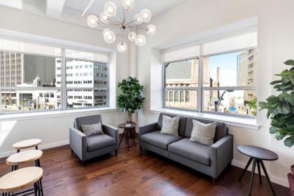 Kislak 307 Stunning 2BR Corner Apt in Heart of Downtown