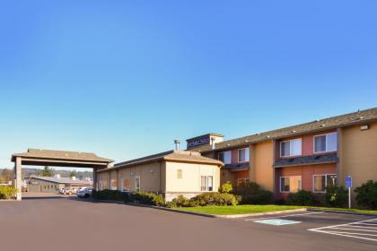 Travelodge Suites by Wyndham Newberg - image 2