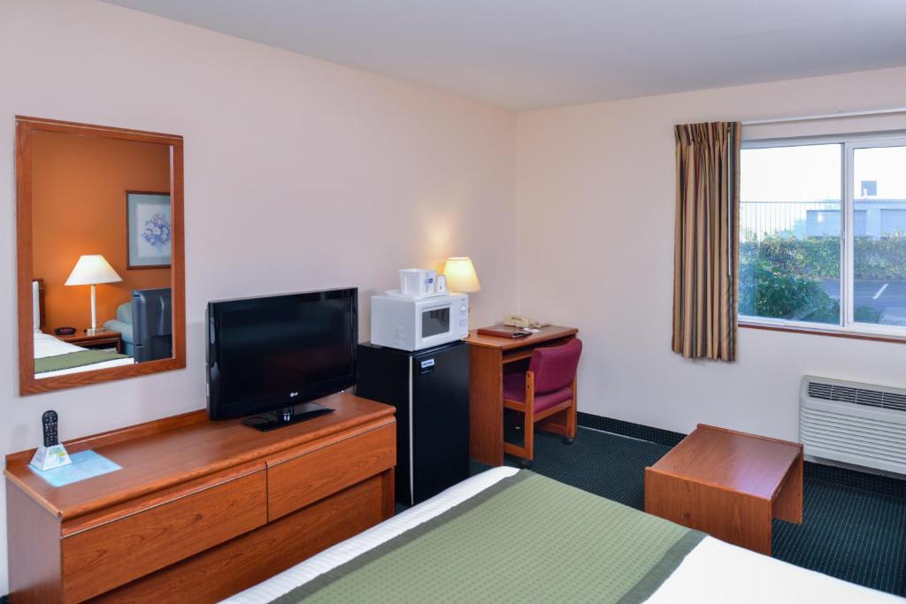 Travelodge Suites by Wyndham Newberg - image 7