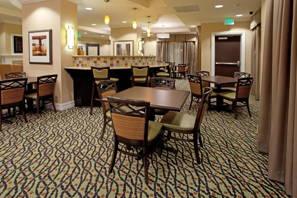 Holiday Inn Express and Suites Newberry an IHG Hotel - image 6