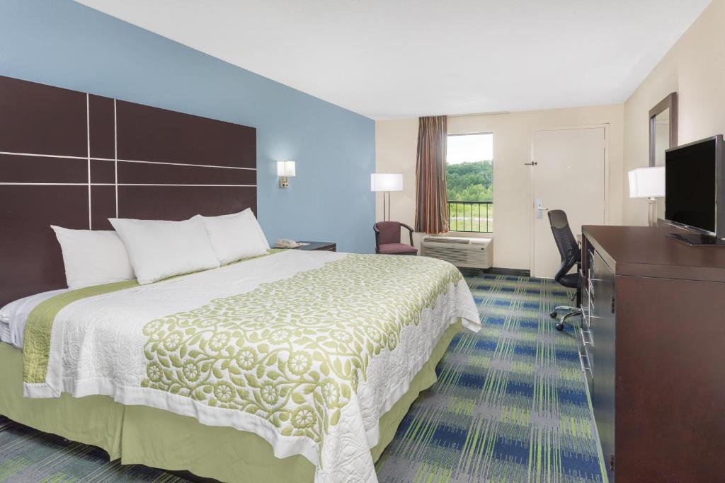 Days Inn by Wyndham Newberry South Carolina - image 3