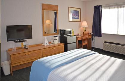 Americas Best Value Inn  Suites   tahquamenon Country Michigan