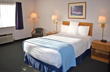 Americas Best Value Inn & Suites - Tahquamenon Country - image 9