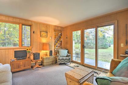 Trout Lake Ranch Cottage 10 Acres with Beach Access - image 2