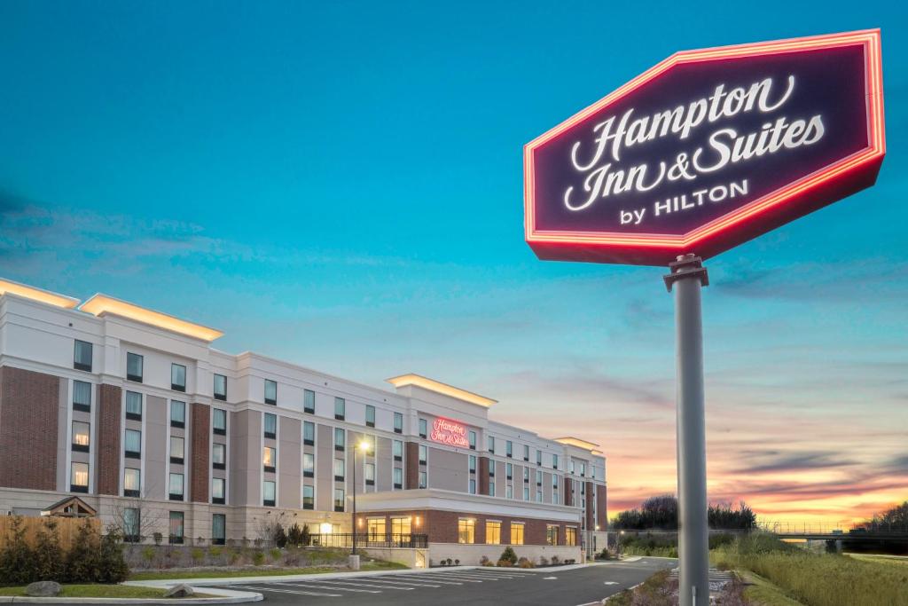 Hampton Inn & Suites Newburgh Stewart Airport NY - main image