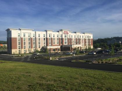 Hampton Inn & Suites Newburgh Stewart Airport NY - image 2