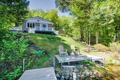 Breathtaking Newbury Cottage with Deck on Chalk Pond - image 10