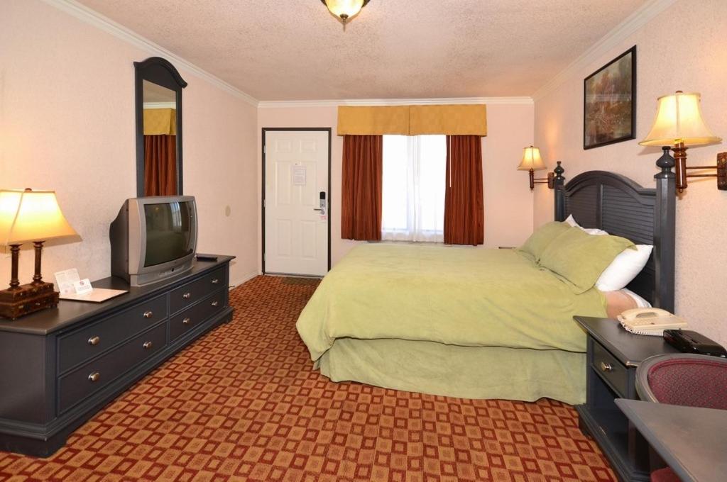 Santa Clarita Motel - image 4