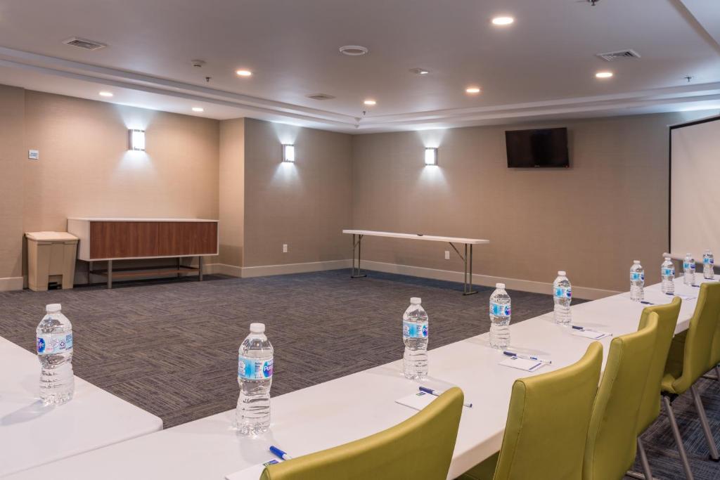 Holiday Inn Express Hartford-Newington an IHG Hotel - image 4