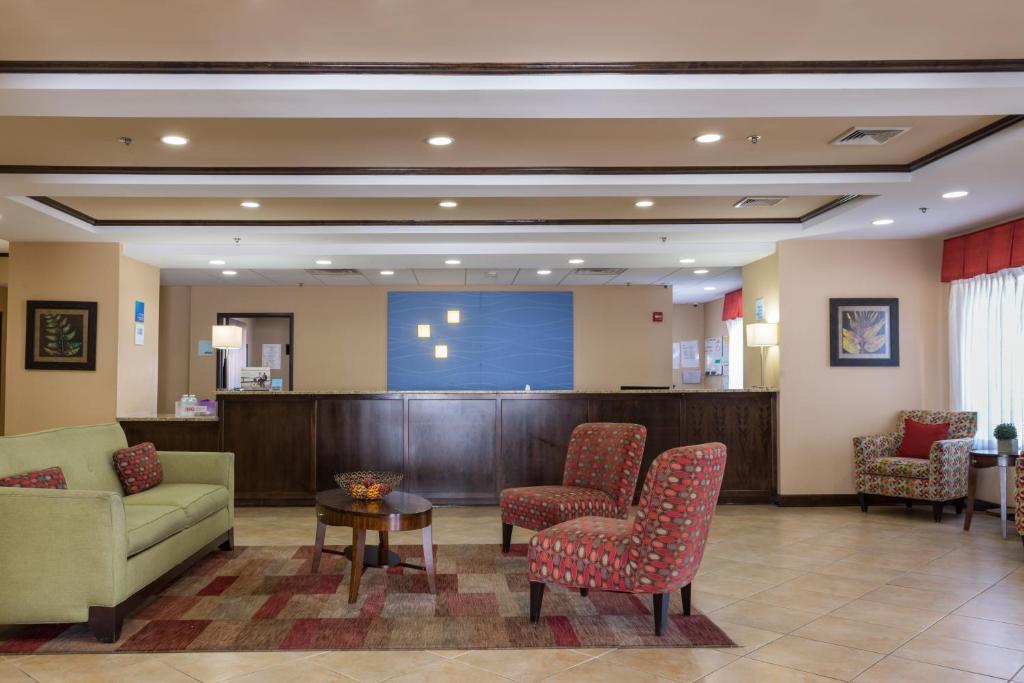 Holiday Inn Express Hartford-Newington an IHG Hotel - image 6