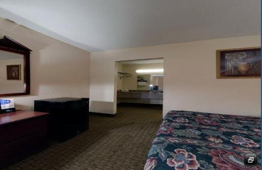 America's Best Value Inn Newnan - image 6