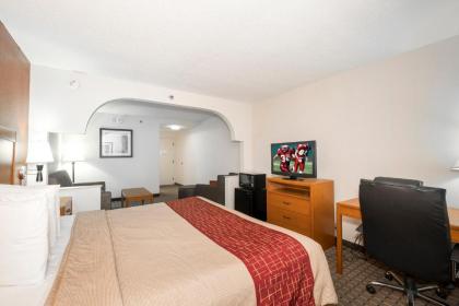 Red Roof Inn & Suites Newnan - image 15