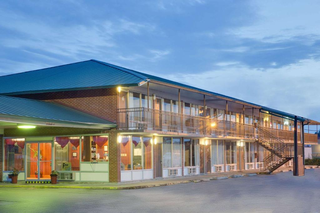 Days Inn by Wyndham Newport - main image