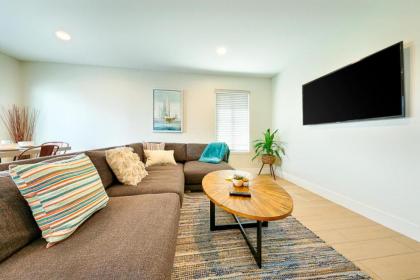 NB-2711A - Newport Beach Condo Delux - image 16