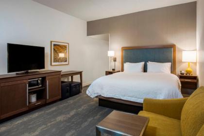 Hampton Inn & Suites Newport/Cincinnati KY - image 4