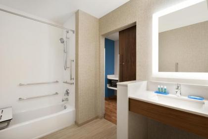 Holiday Inn Express & Suites - Cincinnati South - Wilder an IHG Hotel - image 2