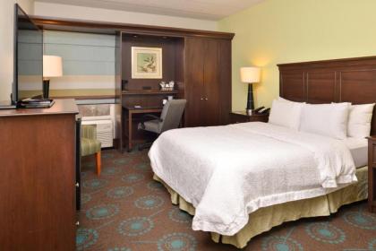 Hampton Inn & Suites Newport News-Airport - Oyster Point Area - image 12