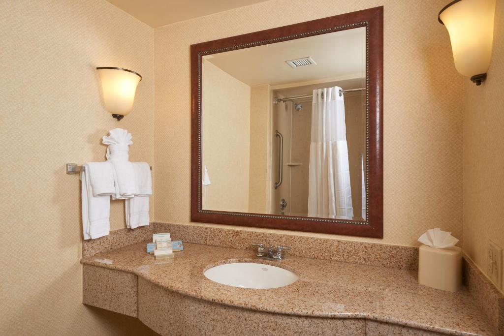 Hilton Garden Inn Newport News - image 7