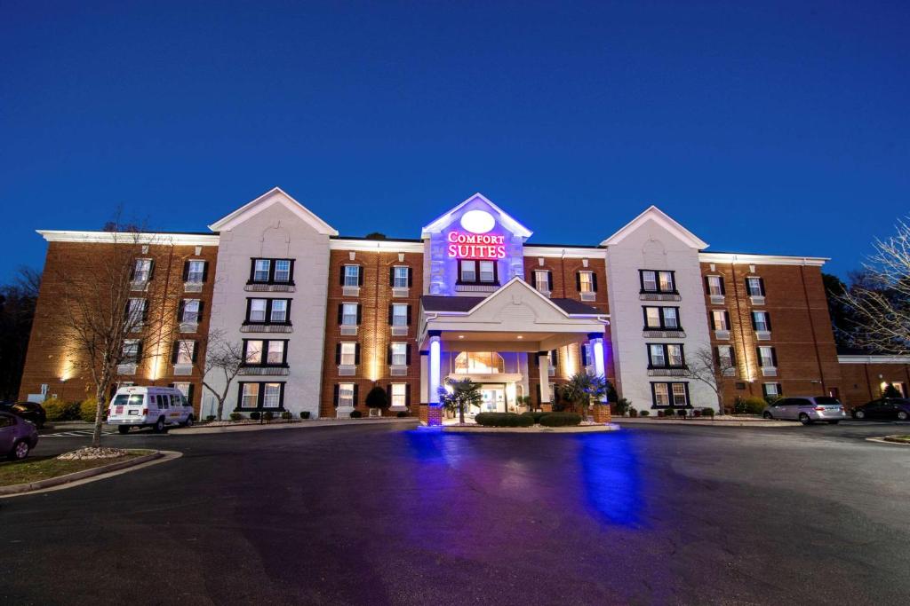 Comfort Suites Newport News Airport - main image