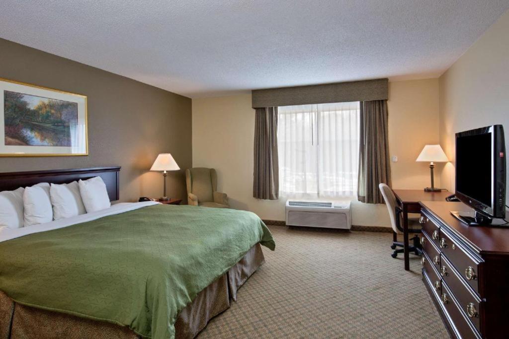 Country Inn & Suites by Radisson Newport News South VA - main image