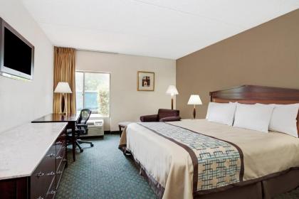 Days Inn by Wyndham Newport News City Center Oyster Point - image 13