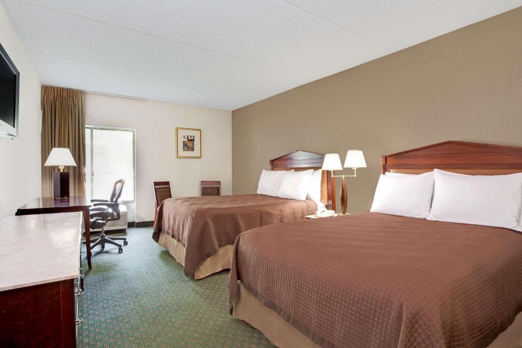 Days Inn by Wyndham Newport News City Center Oyster Point - image 2