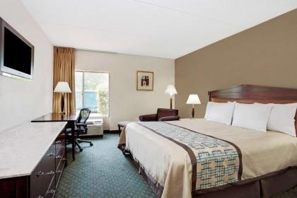 Days Inn by Wyndham Newport News City Center Oyster Point - image 9