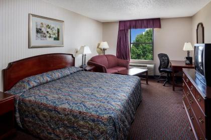 mulberry Inn and Plaza Newport News