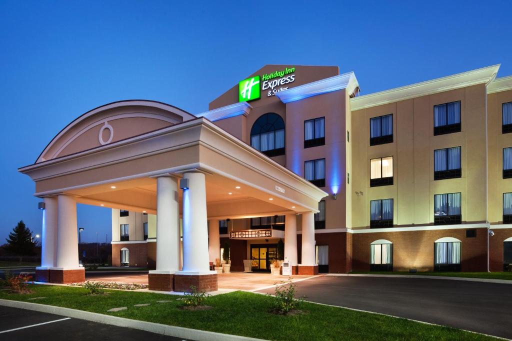 Holiday Inn Express Hotel & Suites Newport South an IHG Hotel - main image